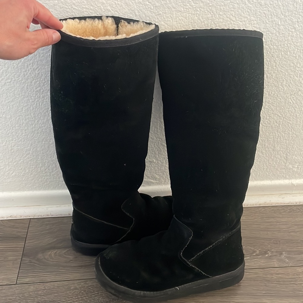Women’s classic ugg boots. TALL. Zip up size 6 black